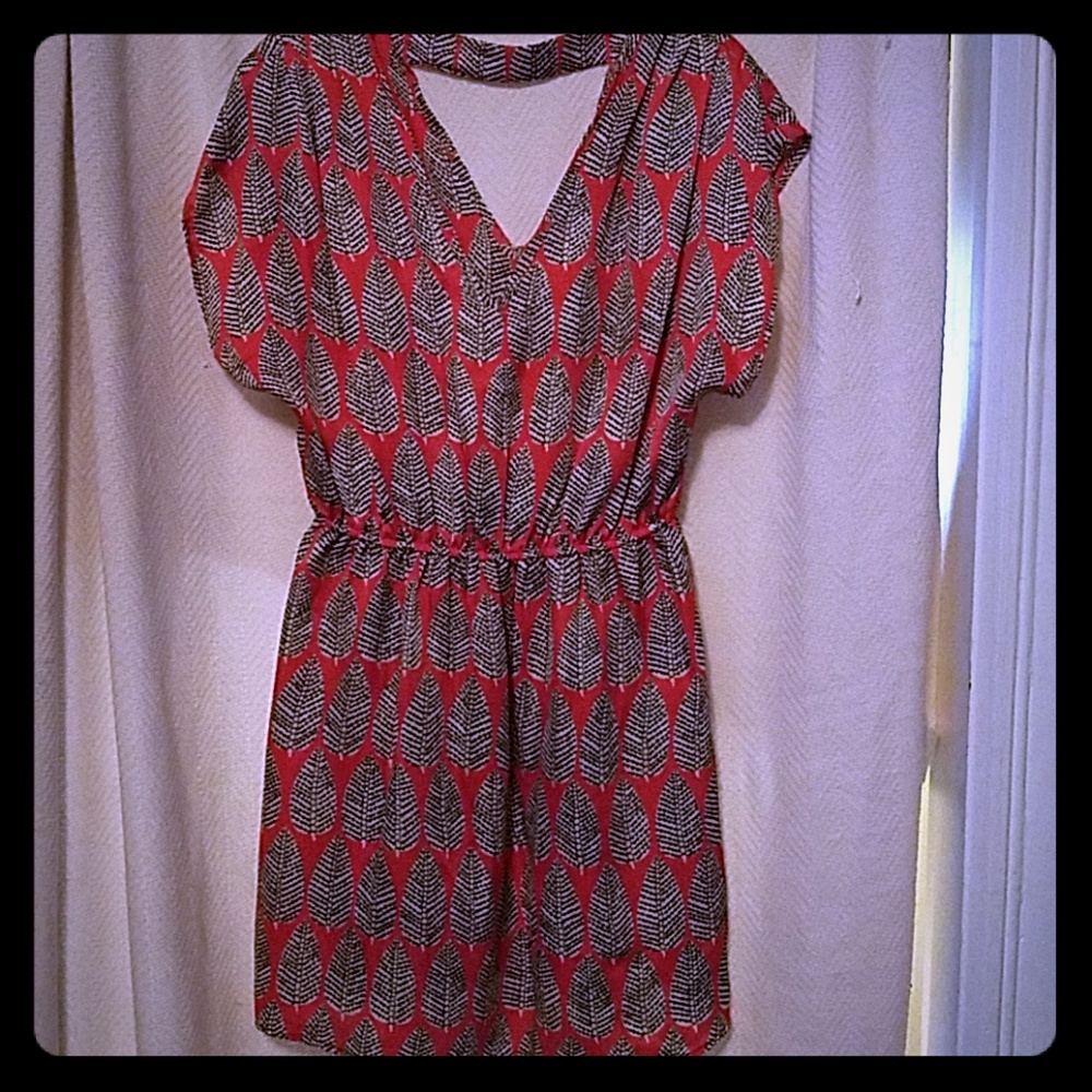 Adorable leaf print mini dress